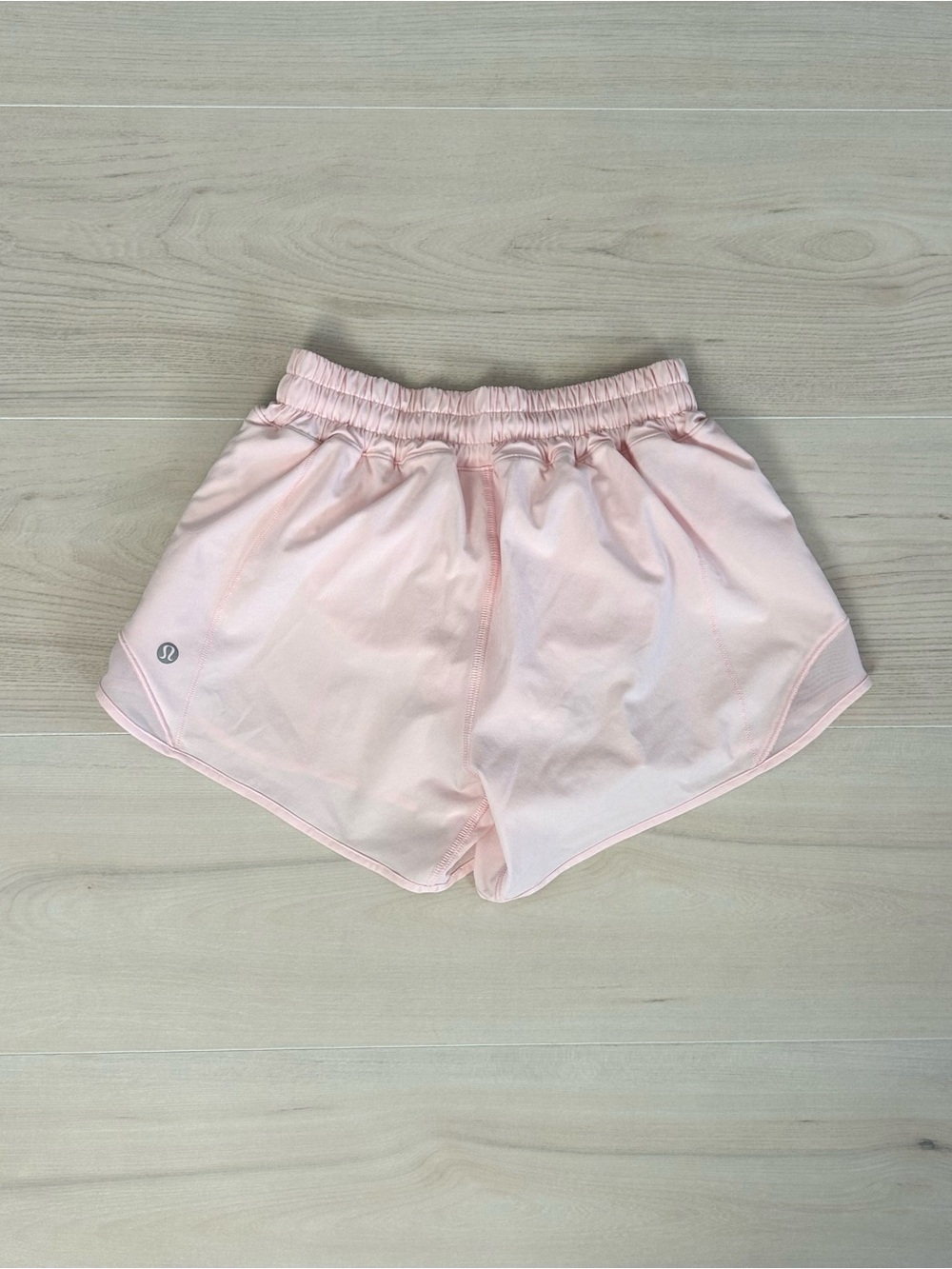 light pink lululemon hotty hot shorts